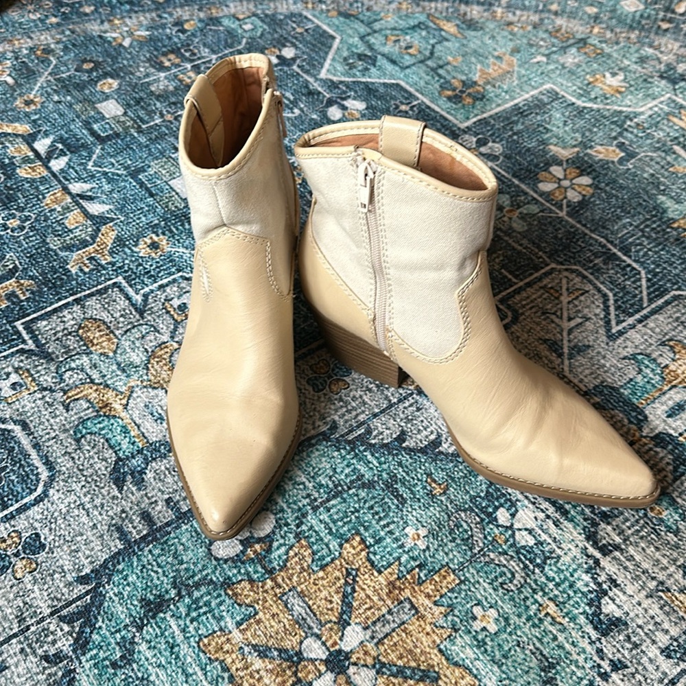 Universal Thread Western Style Bootie 🤍